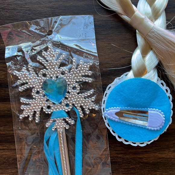 Frozen princess costume size 5 with accessories - Picture 7 of 7